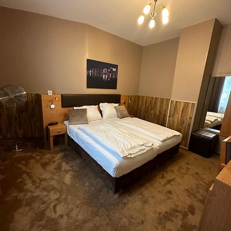 Hotel Expo Frankfurt City Centre Франкфурт на Майн Екстериор снимка